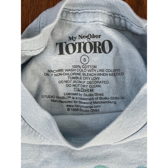My Neighbor Totoro T-Shirt - Raining Umbrella Pose Under Kanji Size Small - Picture 3 of 6